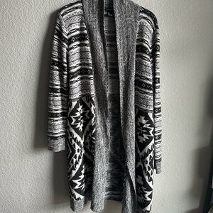 🖤F21 Black and Gray Aztec Patterned Blanket Long Line Cardigan